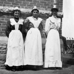 Maids, 1898
