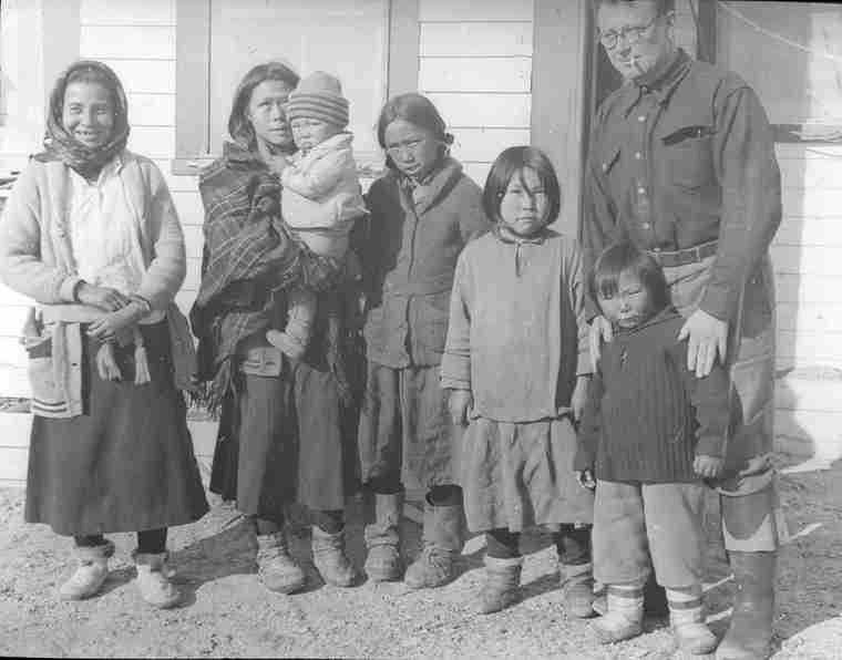 Inuit children with Davies, Summer.